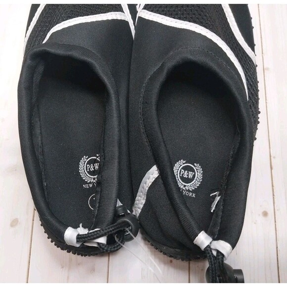 Women Size 7 Black White Water Shoes Mesh Drawstring Swim Beach NWOT PW New York - Picture 6 of 10